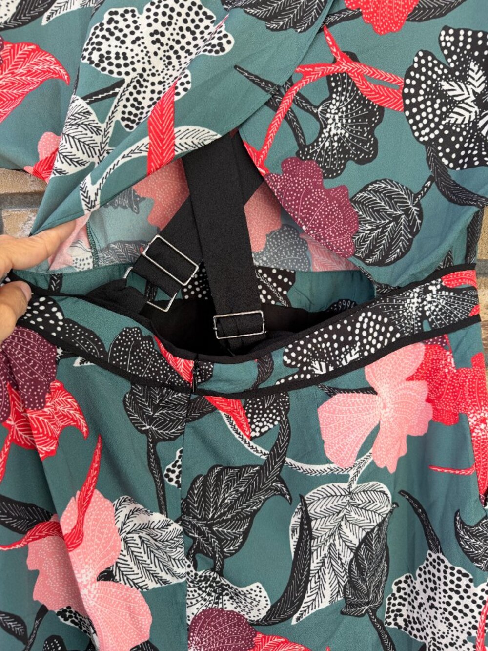 Adelyn Rae Tropical Floral Criss Cross Cutout Back Romper Teal Green L NWOT - Picture 9 of 11